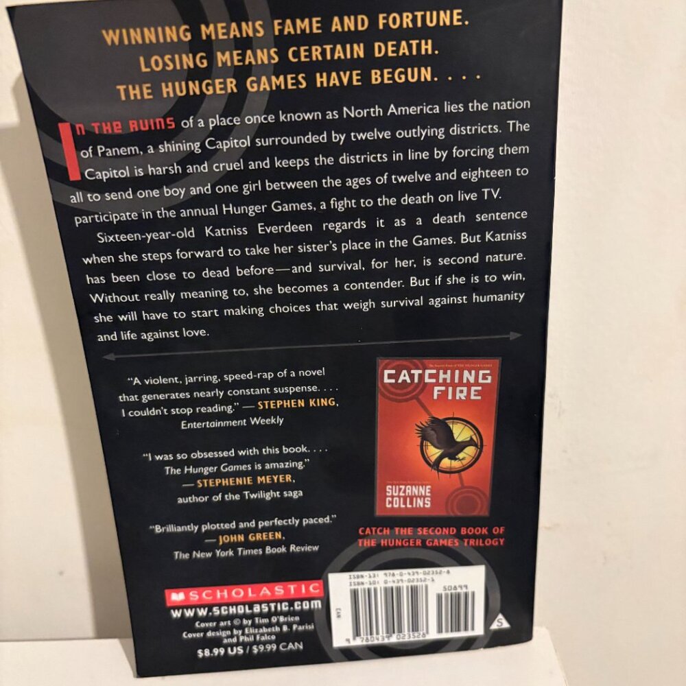 The Hunger Games by Suzanne Collins (soft cover) - Picture 2 of 2